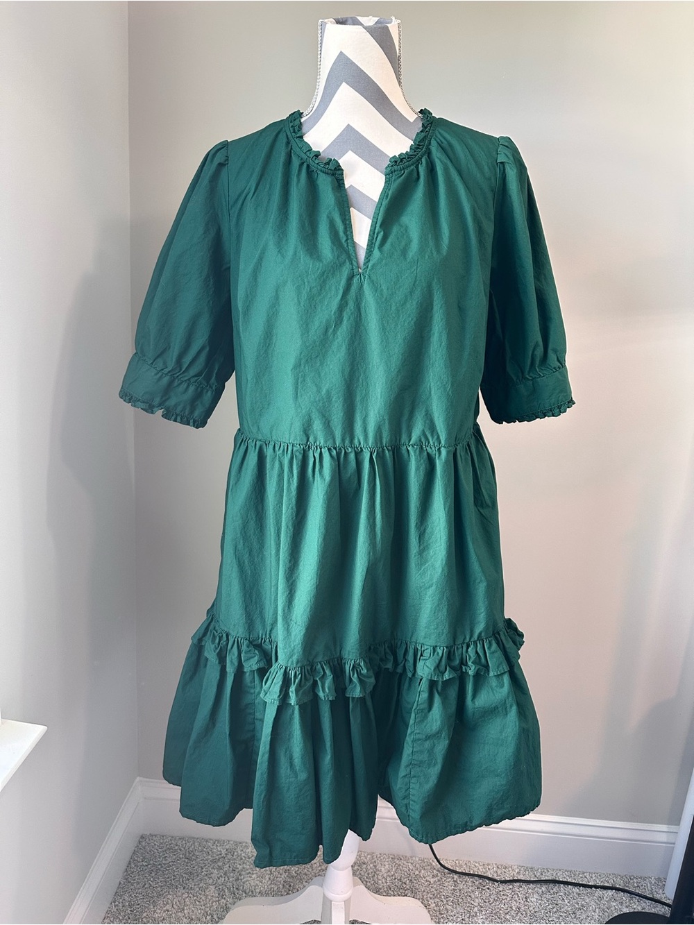J.Crew Dark Green Cotton Tiered Mini Dress Split Neck Puff Sleeve Ruffle Medium - Picture 2 of 7